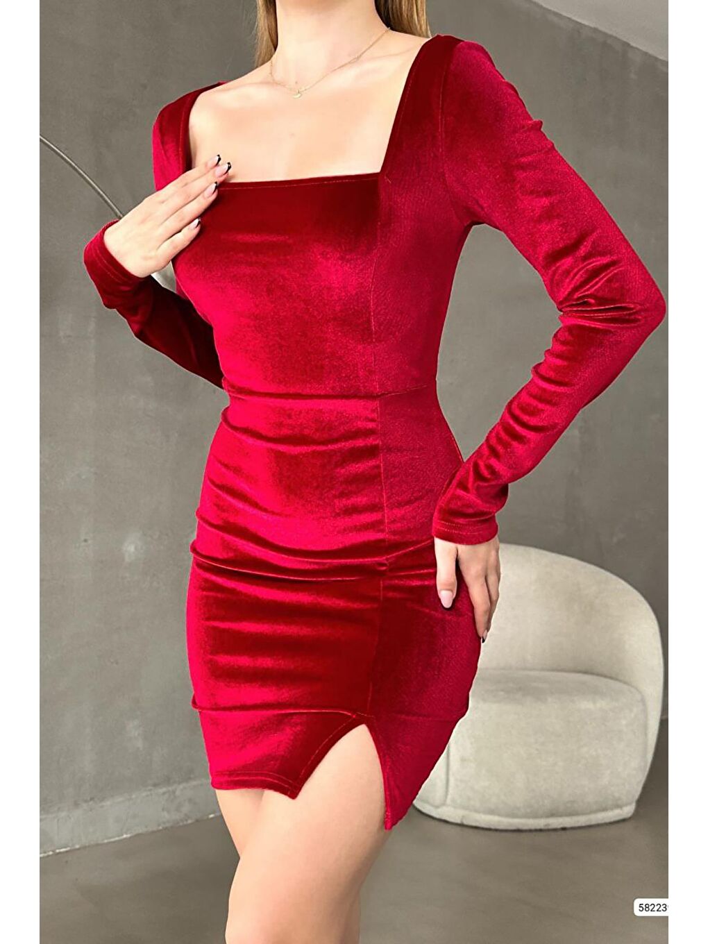 Bordo Kadife Kumaş Yırtmaç Detaylı Uzun Kollu Mini Elbise-3