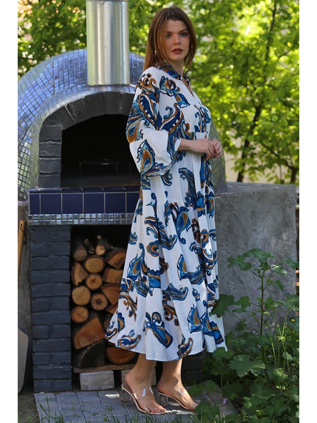 Beyaz V Yaka Fırfırlı Kol Şal Desenli Düğmeli Eteği Fırfırlı Casual Viskon Dokuma Elbise 135 60-6