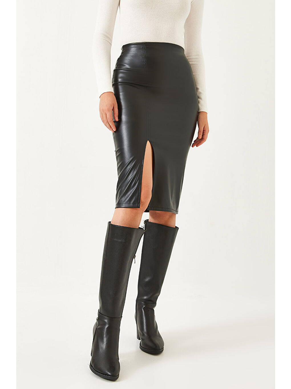 Siyah Kadın Yırtmaçlı Deri Kalem Etek