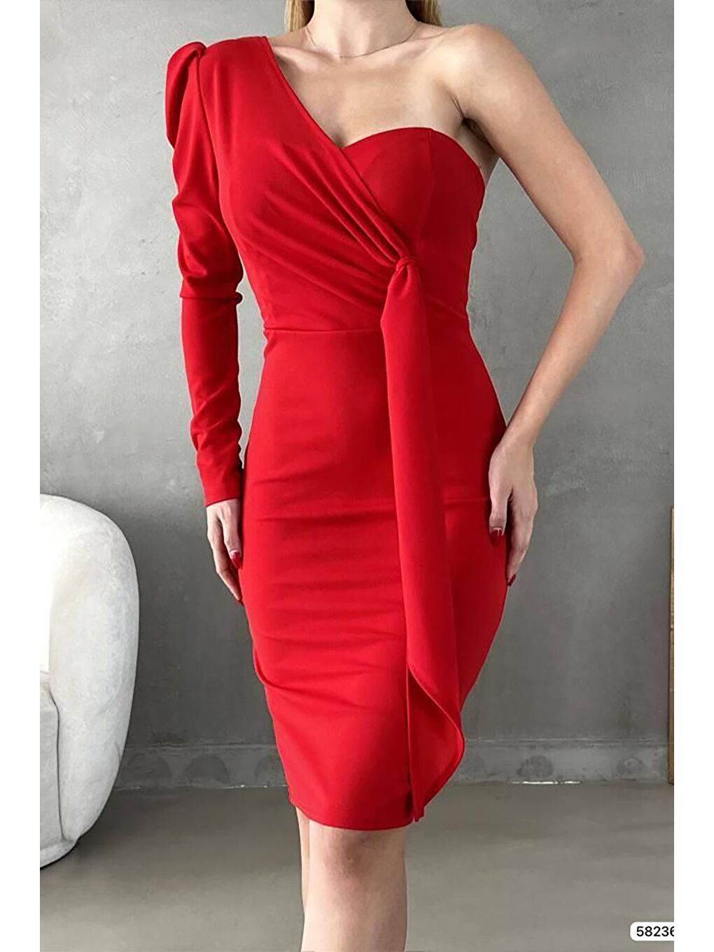 Kırmızı Krep Kumaş Yarım Kalp Yaka Kuşak Detay Elbise-3