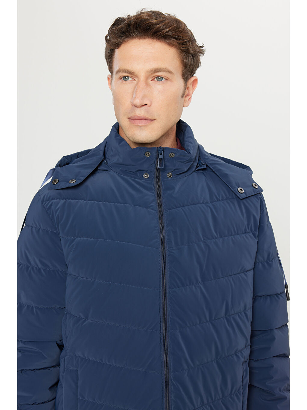 Erkek Lacivert Standart Fit Normal Kesim Dik Yaka Kapüşonlu Yan Cepli-4