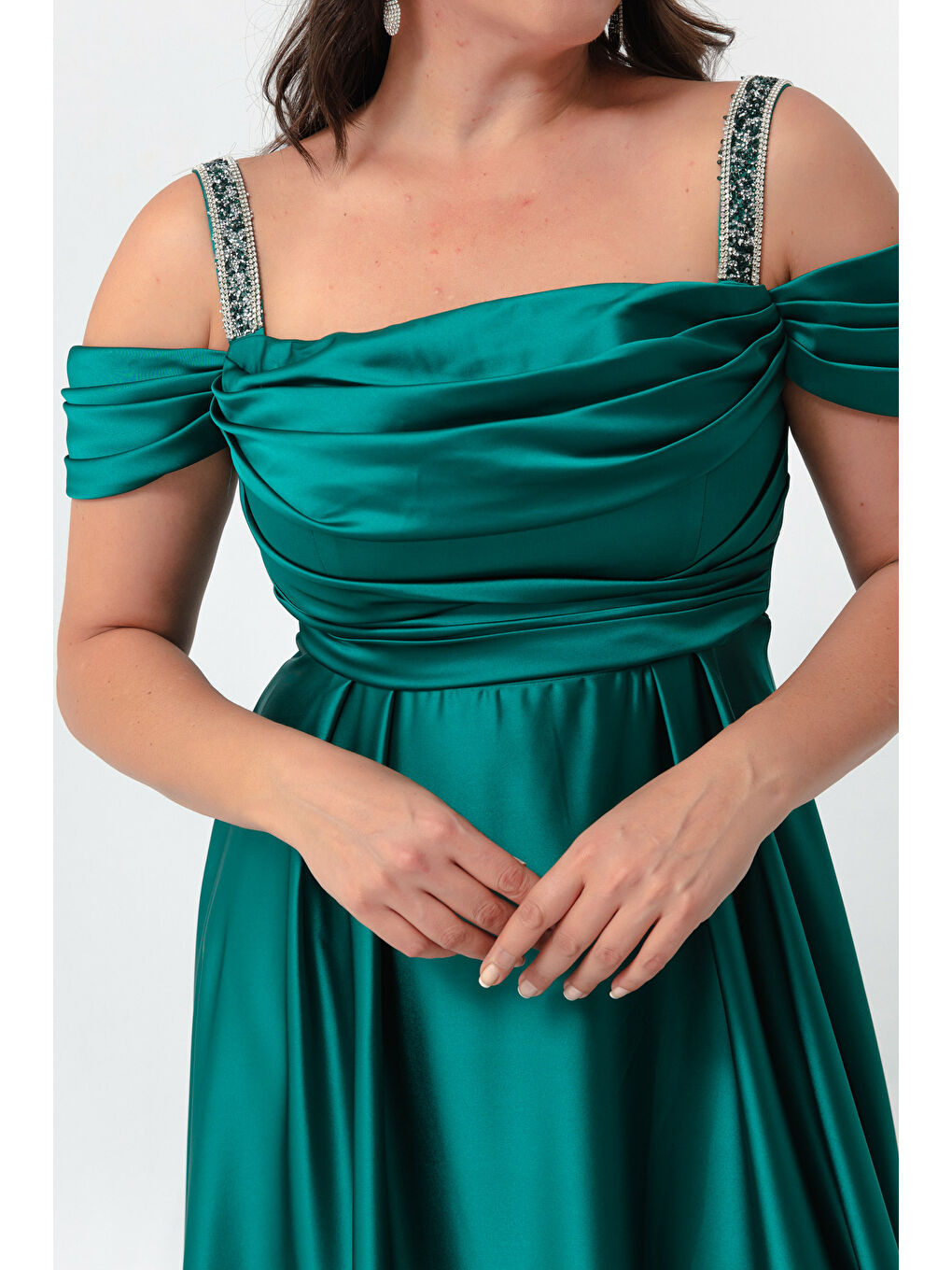 Kadın Zümrüt Yeşili Taş Askılı Drapeli Büyük Beden Uzun Abiye Elbise-3