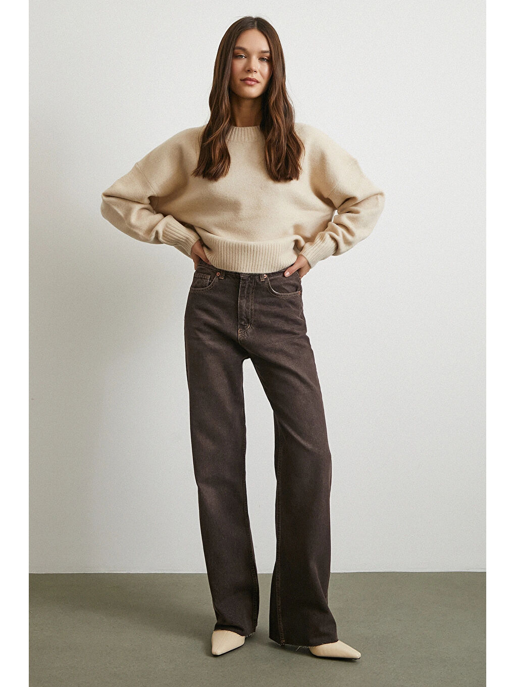 Karışık Yüksek Bel Beş Cepli Kesik Paça Jean Kahve-1