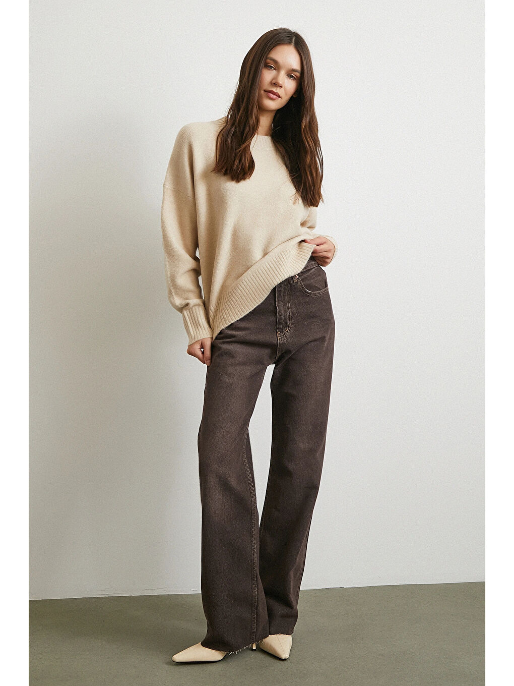 Karışık Yüksek Bel Beş Cepli Kesik Paça Jean Kahve-2