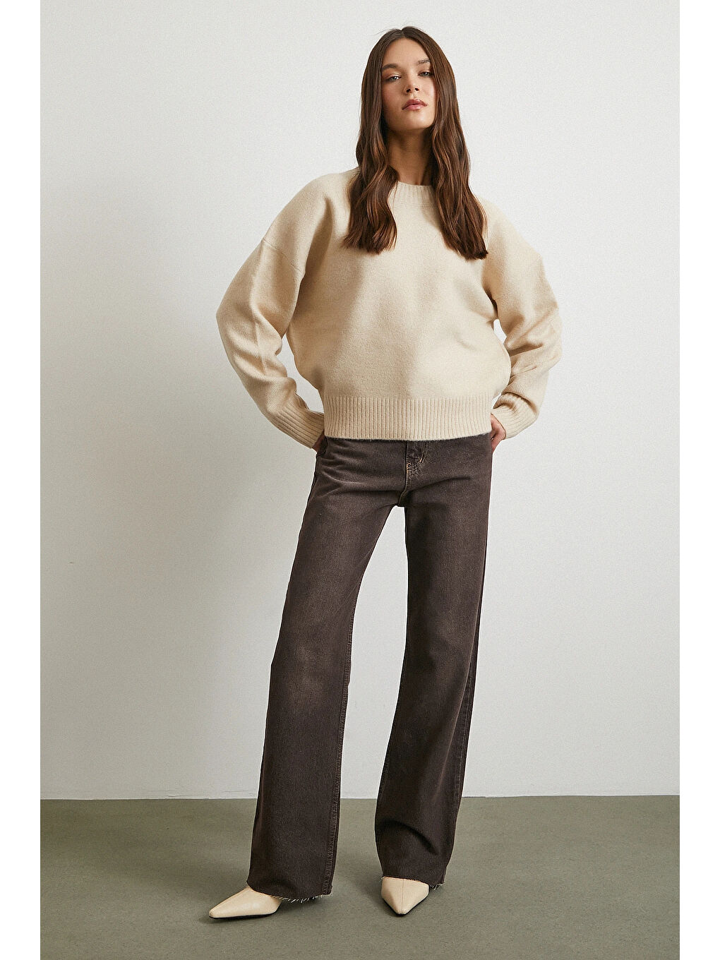 Karışık Yüksek Bel Beş Cepli Kesik Paça Jean Kahve-3