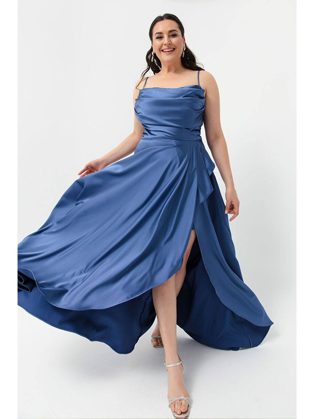 Kadın İndigo Volanlı Yırtmaçlı Büyük Beden Saten Abiye Mezuniyet Elbisesi