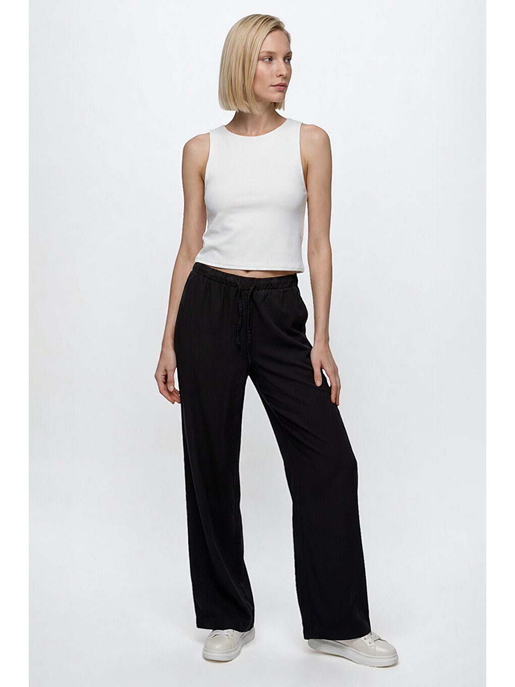 Siyah Yumuşak Dokulu Wide Leg Cepli Esnek Pantolon-1