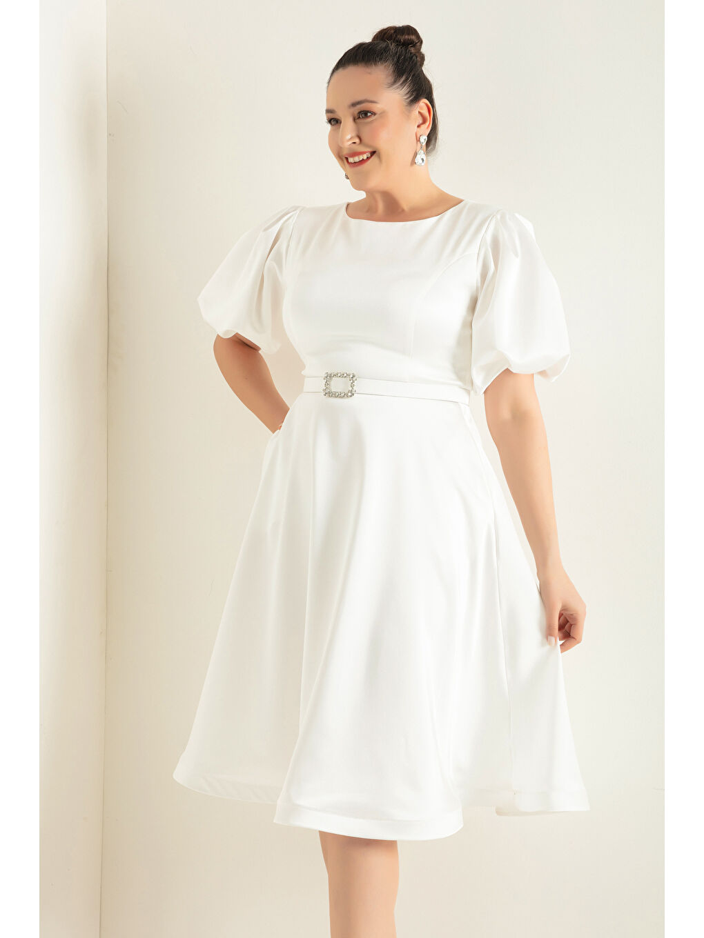 Kadın Beyaz Balon Kollu Taşlı Kemerli Büyük Beden Saten Abiye Elbise-2