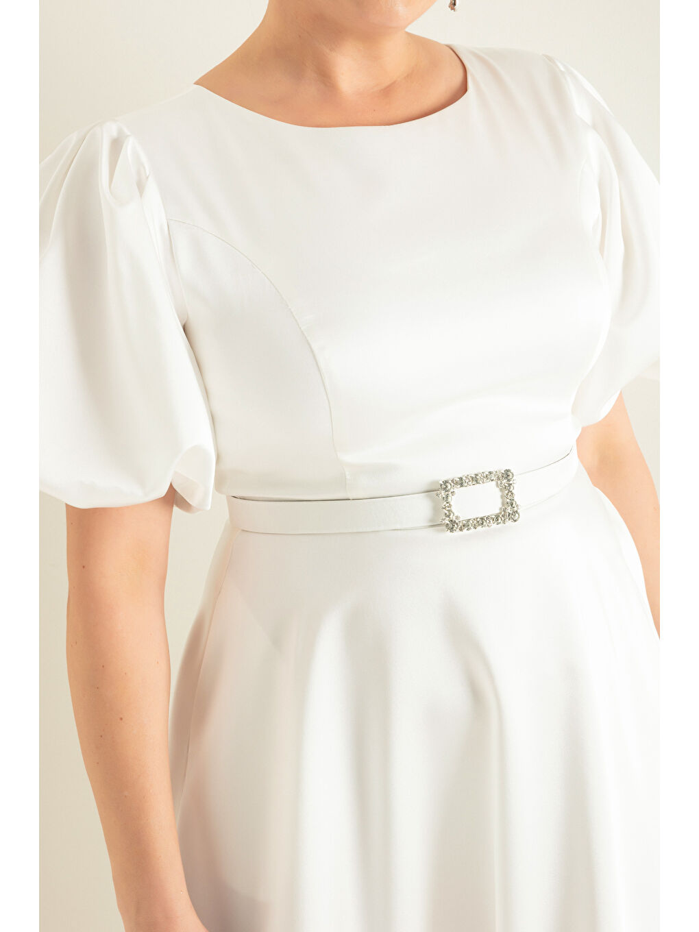 Kadın Beyaz Balon Kollu Taşlı Kemerli Büyük Beden Saten Abiye Elbise-3