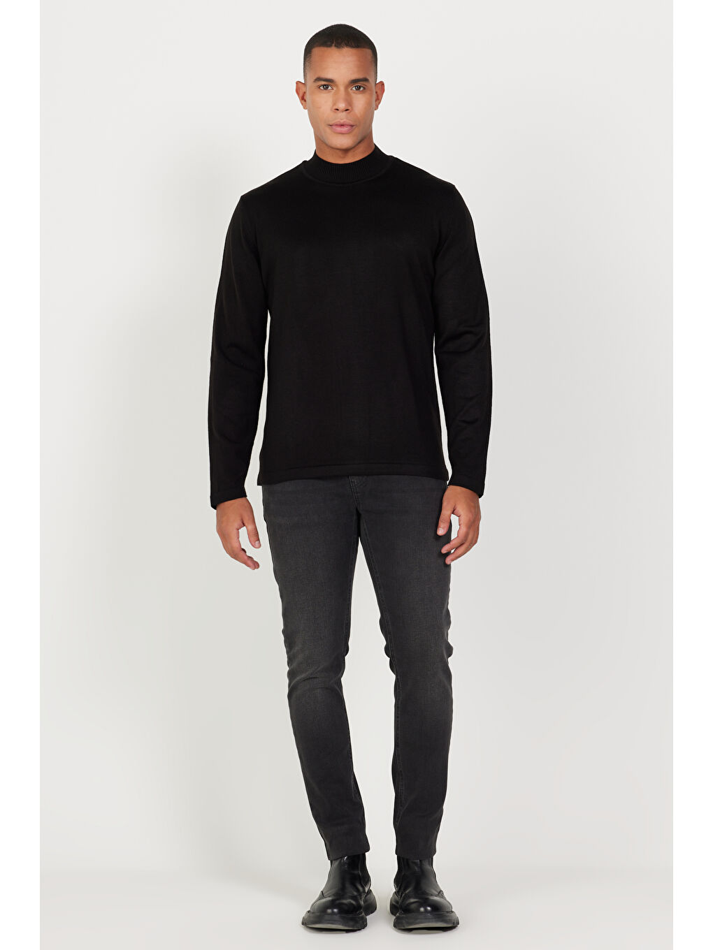 Erkek Siyah Tüylenme Yapmayan Anti-Pilling Standart Fit Yarım Balıkçı Yaka Triko Kazak-1