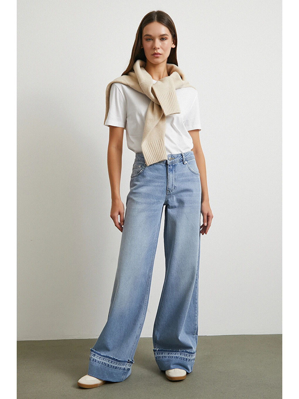 Paçası Katlamalı Geniş Paça Jean Buz Mavisi