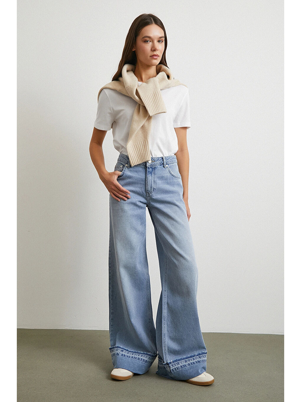 Paçası Katlamalı Geniş Paça Jean Buz Mavisi-1