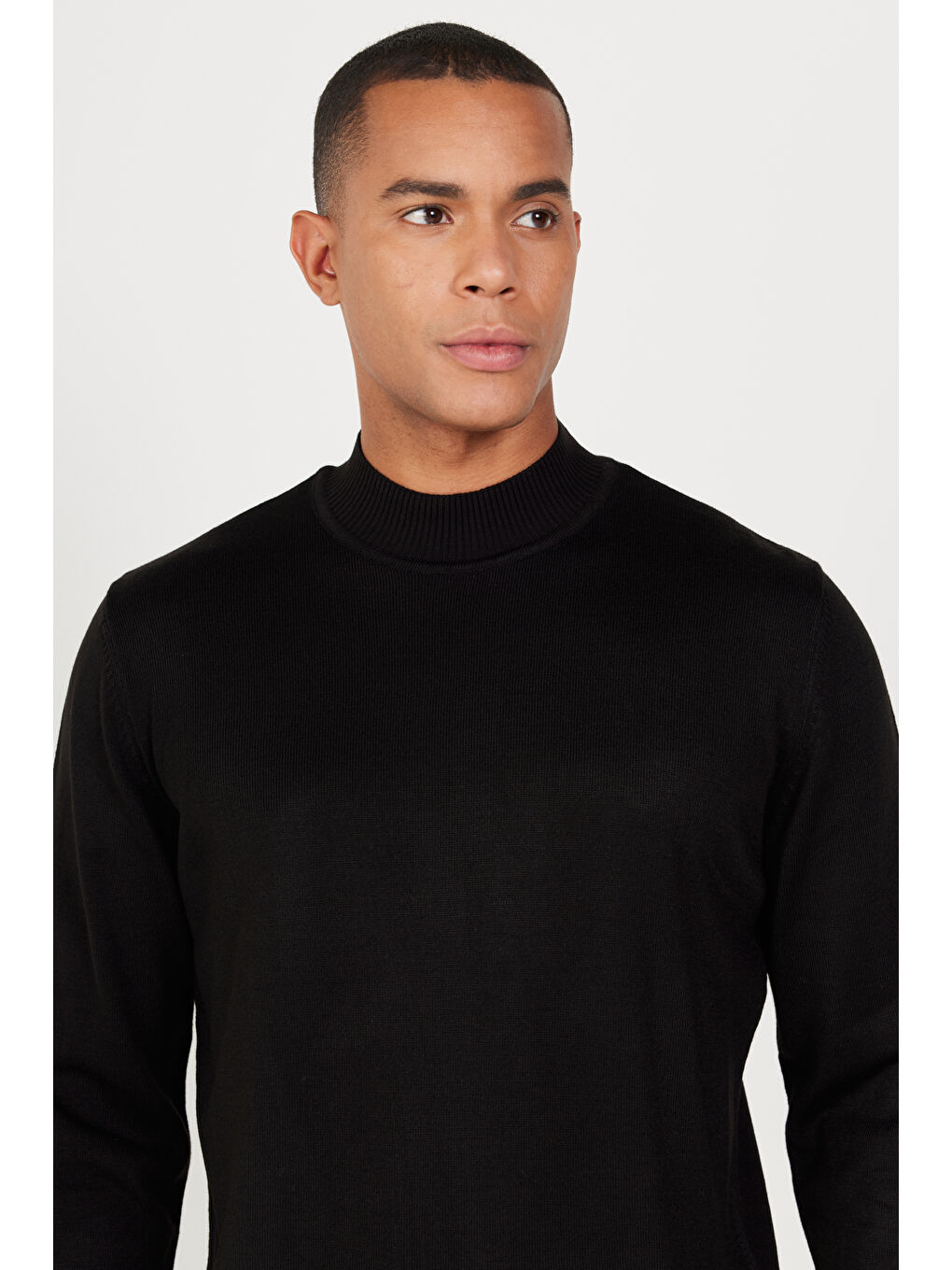 Erkek Siyah Tüylenme Yapmayan Anti-Pilling Standart Fit Yarım Balıkçı Yaka Triko Kazak-3