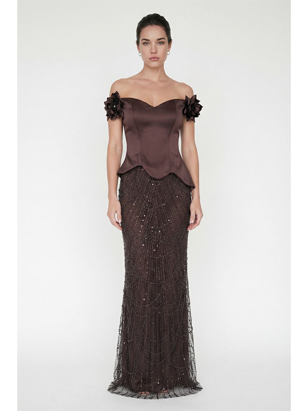 Kadın Kahverengi Kayık Yaka Çiçek Detaylı Uzun Taşlı Abiye Elbise