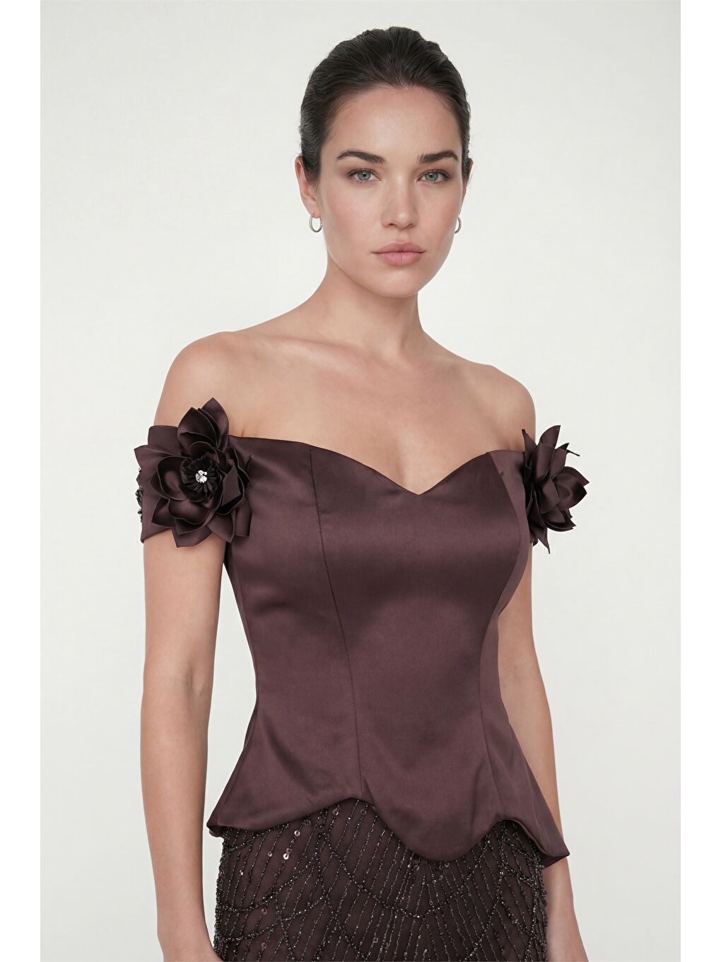 Kadın Kahverengi Kayık Yaka Çiçek Detaylı Uzun Taşlı Abiye Elbise-2