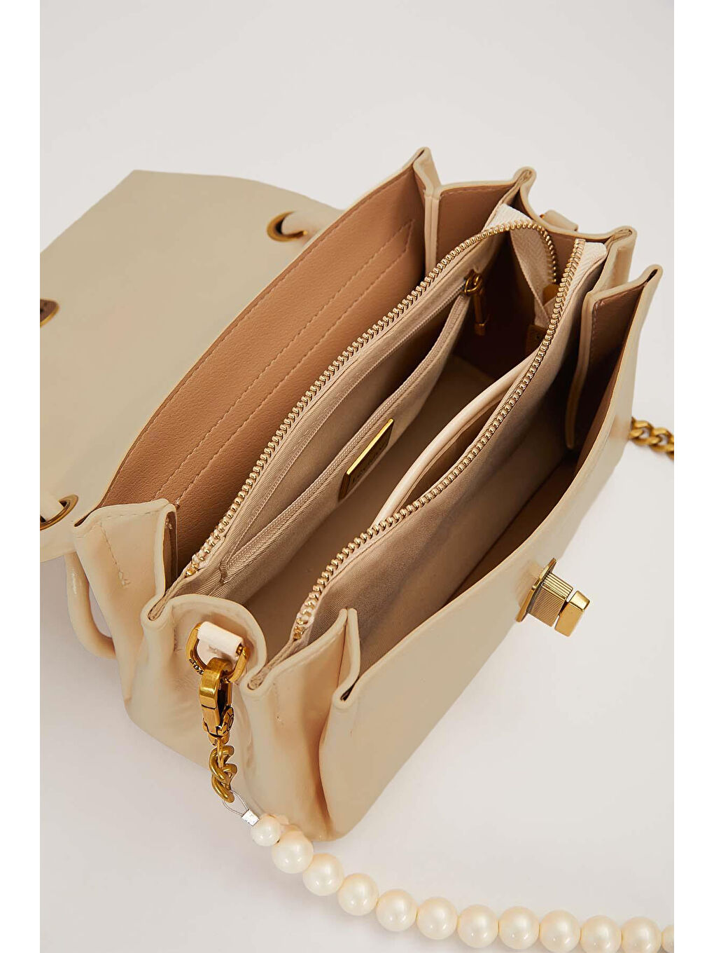 3 Bölmeli Büyük Boy Charm Detay Yumuşak Deri Çanta 930551 Bej-2