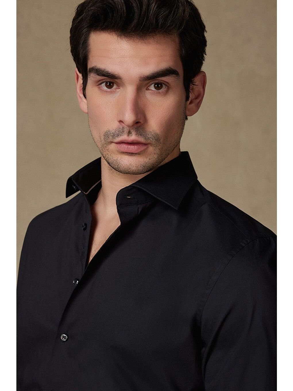 Enzo Poplin Stretch Pamuk Karışımlı Slim Fit Siyah Klasik Yaka Erkek Düz Gömlek-3