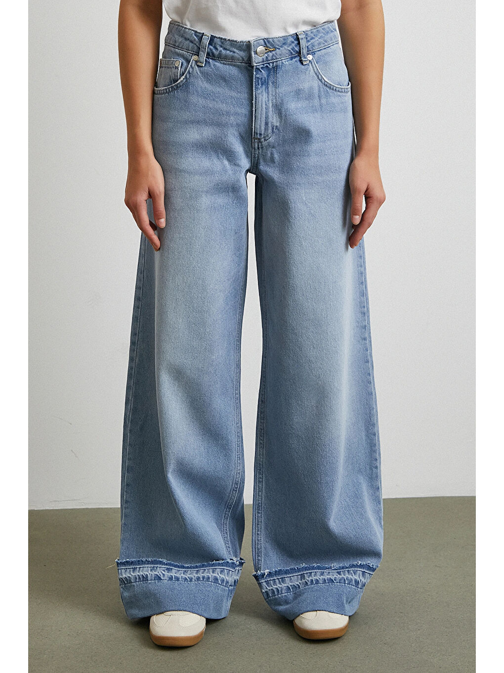 Paçası Katlamalı Geniş Paça Jean Buz Mavisi-4