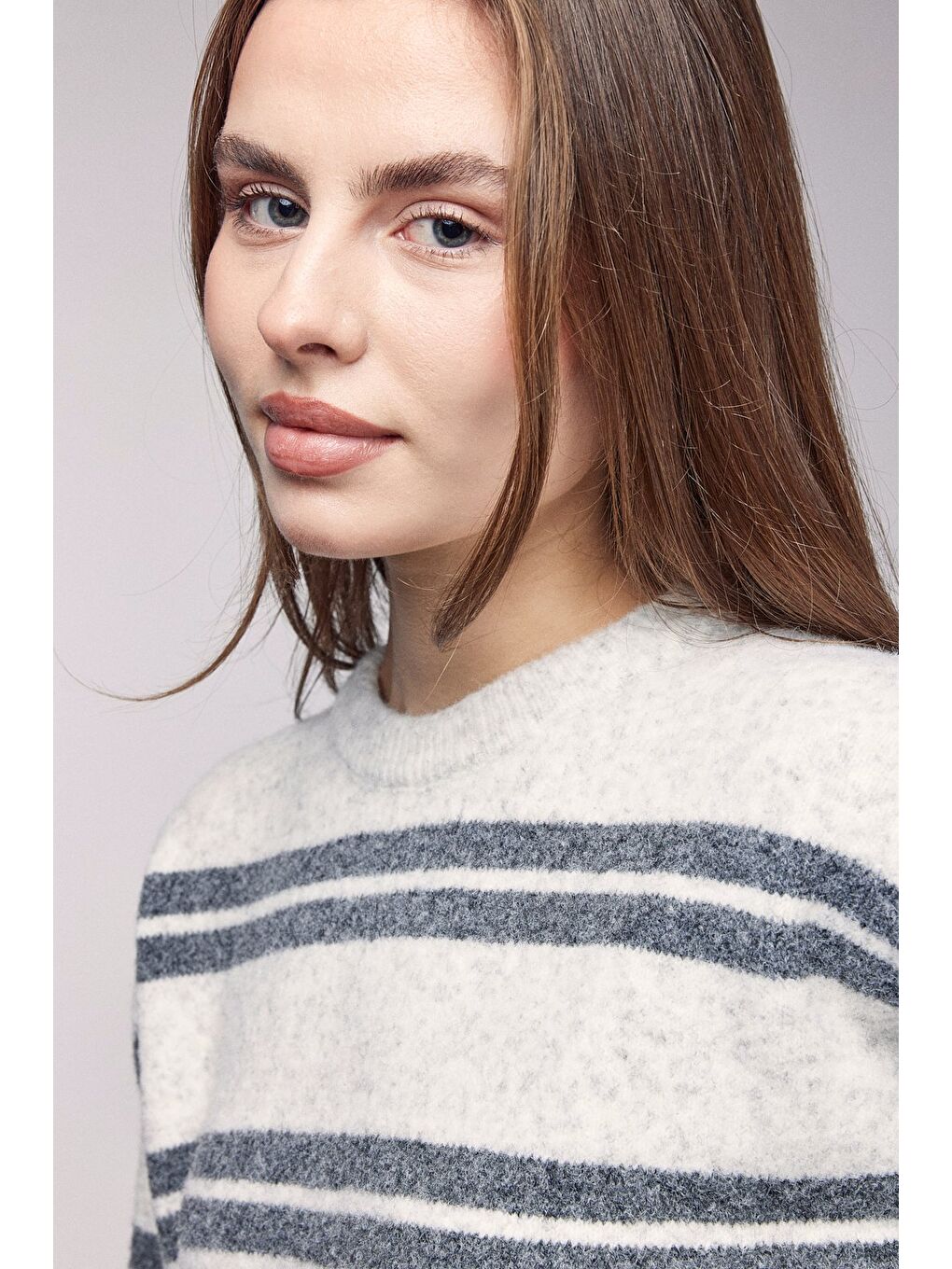 Beyaz Ekru Çizgili Bisiklet Yaka Oversize Triko Kazak-3