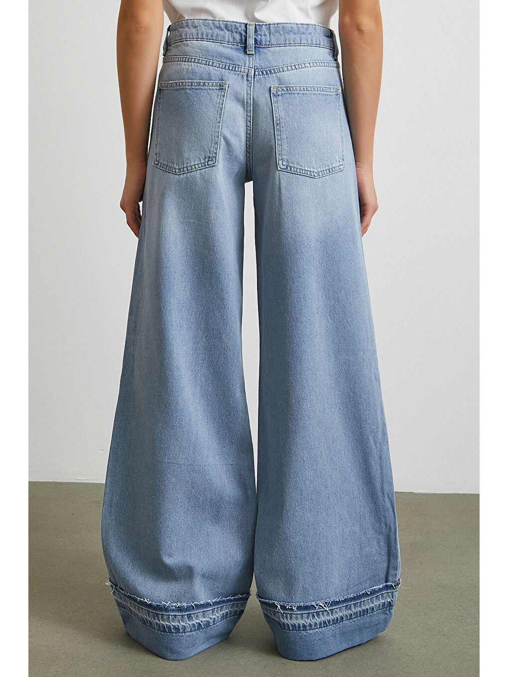 Paçası Katlamalı Geniş Paça Jean Buz Mavisi-5