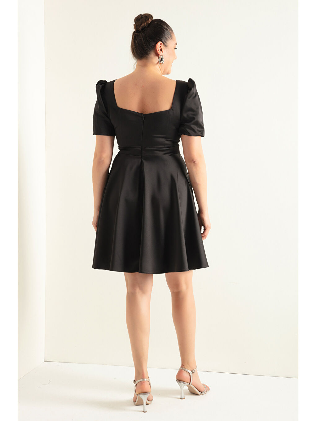 Kadın Siyah Balon Kol Kloş Kesim Mini Büyük Beden Saten Abiye Elbise-4