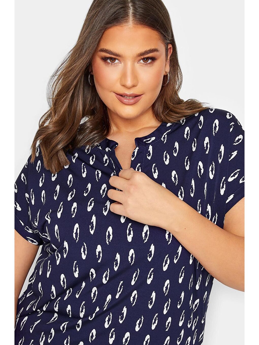 Lacivert Büyük Beden V Yaka Desenli Yarım Kollu Asimetrik Kesim Bluz 174252-3