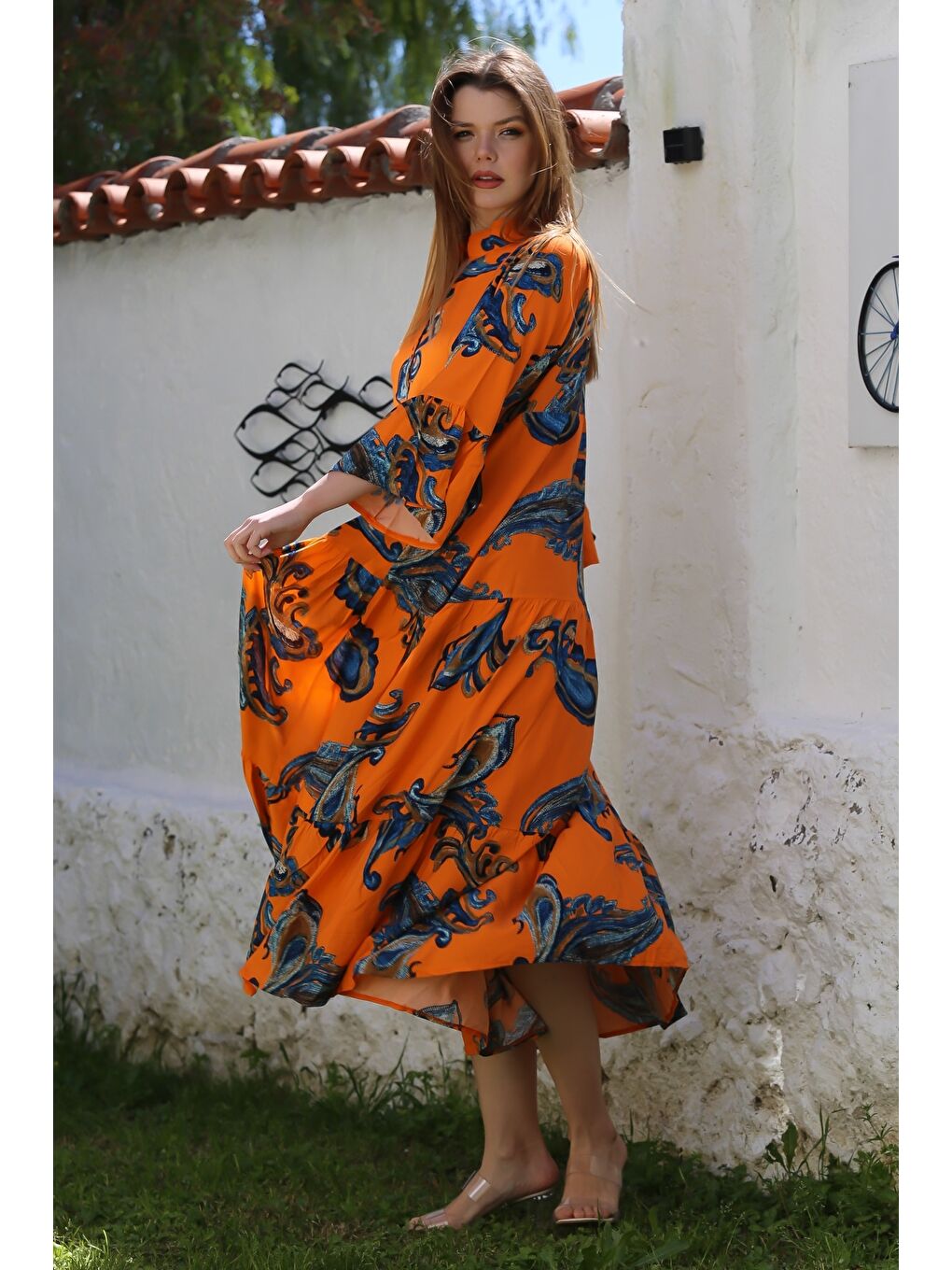Turuncu V Yaka Fırfırlı Kol Şal Desenli Düğmeli Eteği Fırfırlı Casual Viskon Dokuma Elbise 135 60-2