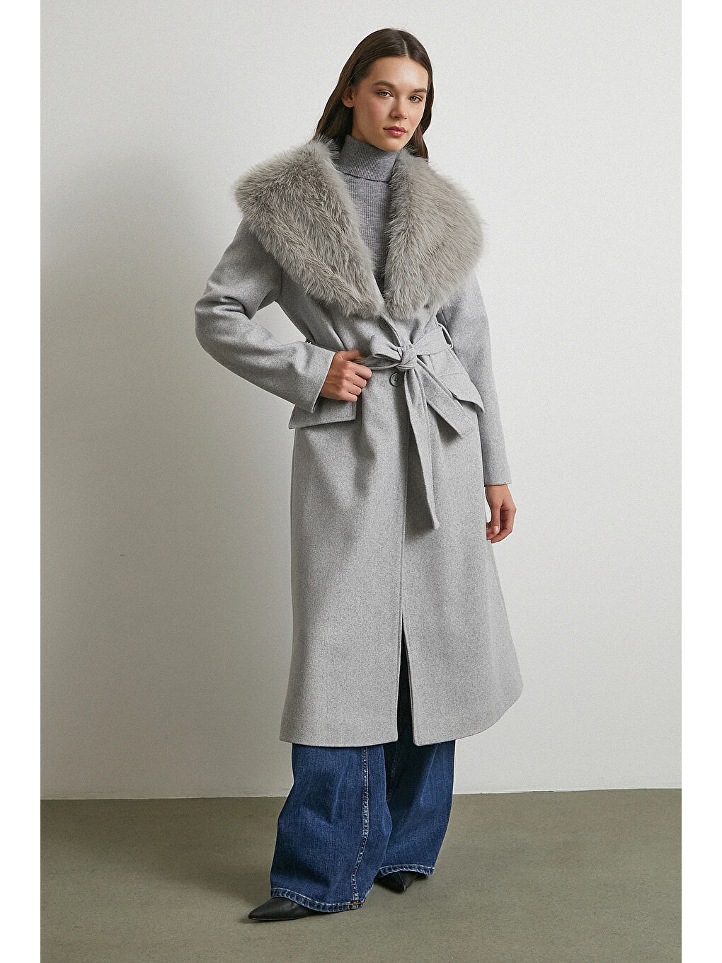 Kürk Yaka Kuşaklı Kaşe Kaban Gri