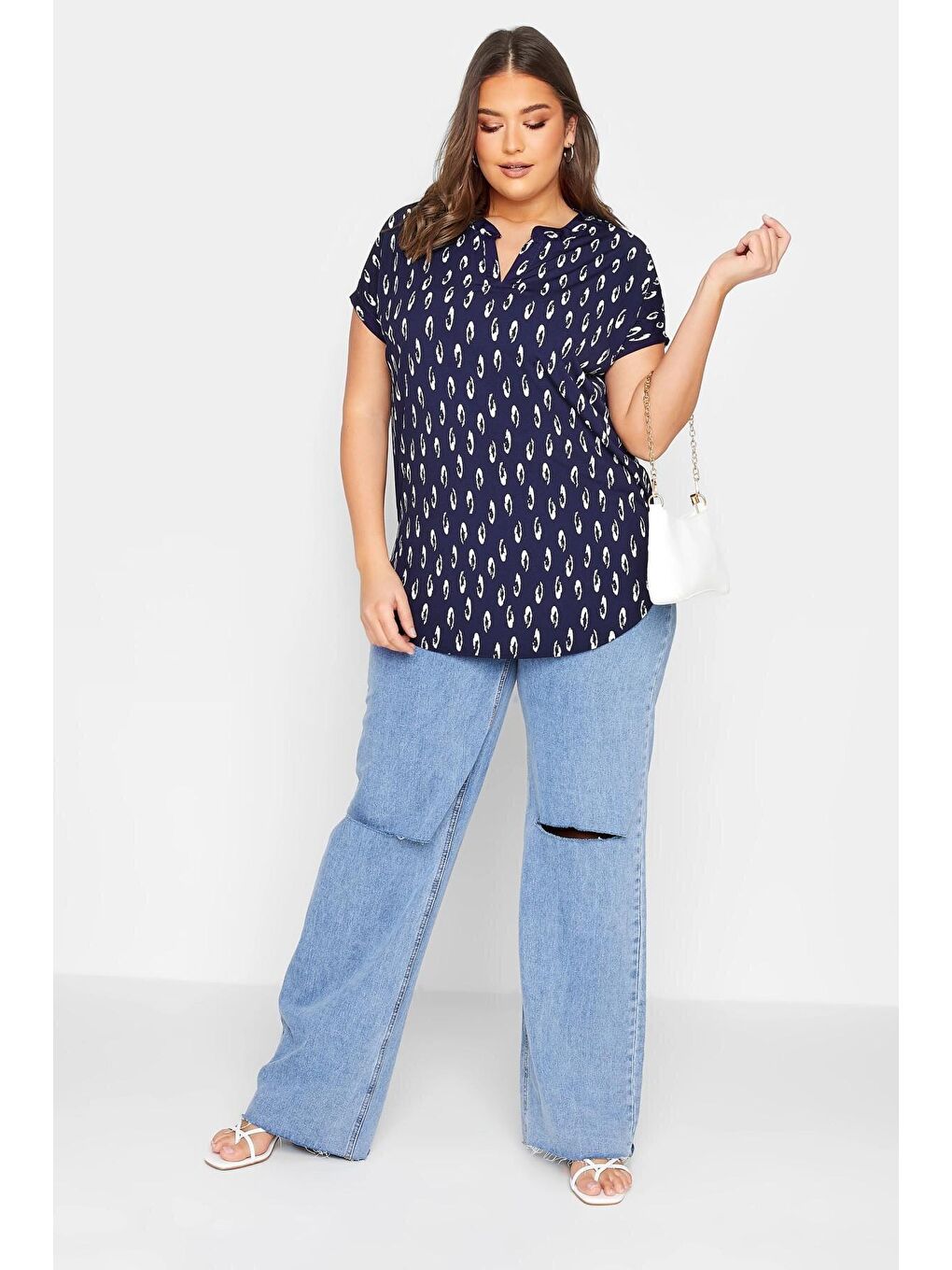 Lacivert Büyük Beden V Yaka Desenli Yarım Kollu Asimetrik Kesim Bluz 174252-4