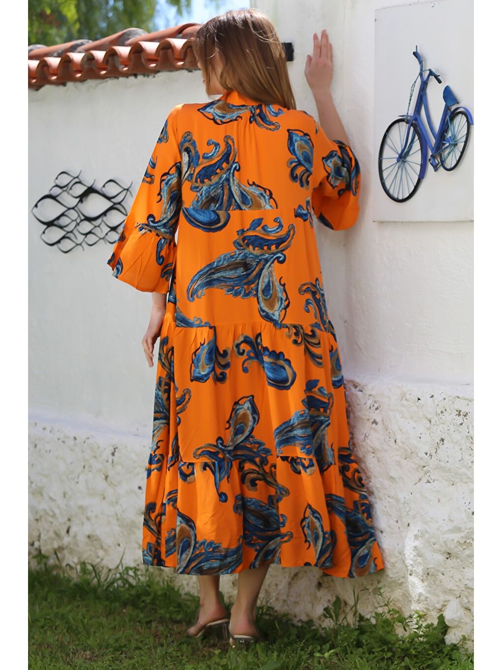 Turuncu V Yaka Fırfırlı Kol Şal Desenli Düğmeli Eteği Fırfırlı Casual Viskon Dokuma Elbise 135 60-7