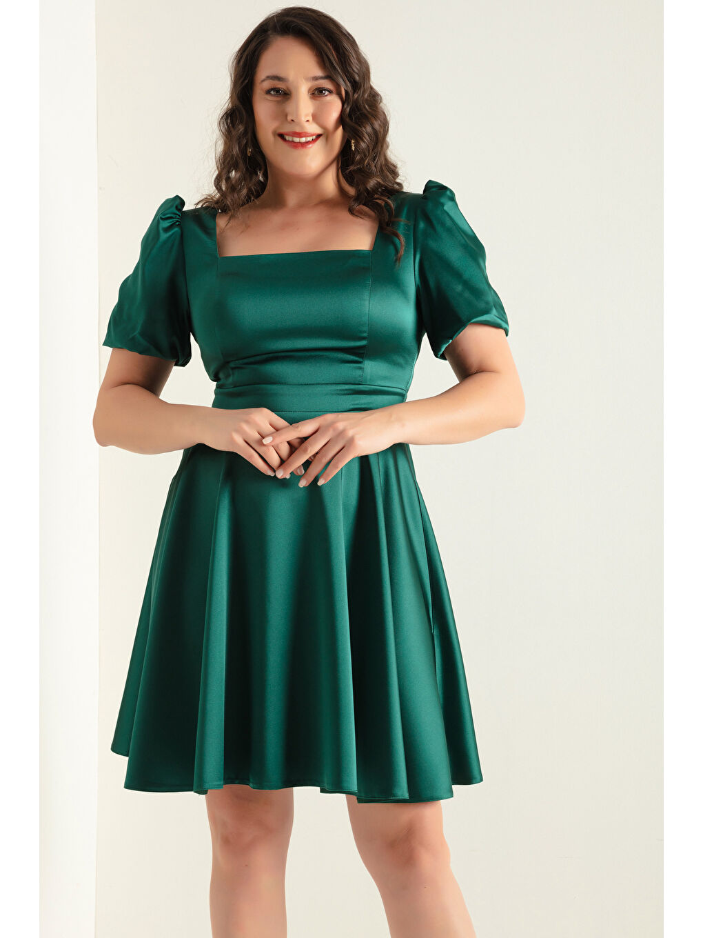 Kadın Zümrüt Yeşili Balon Kol Kloş Kesim Mini Büyük Beden Saten Abiye Elbise-2