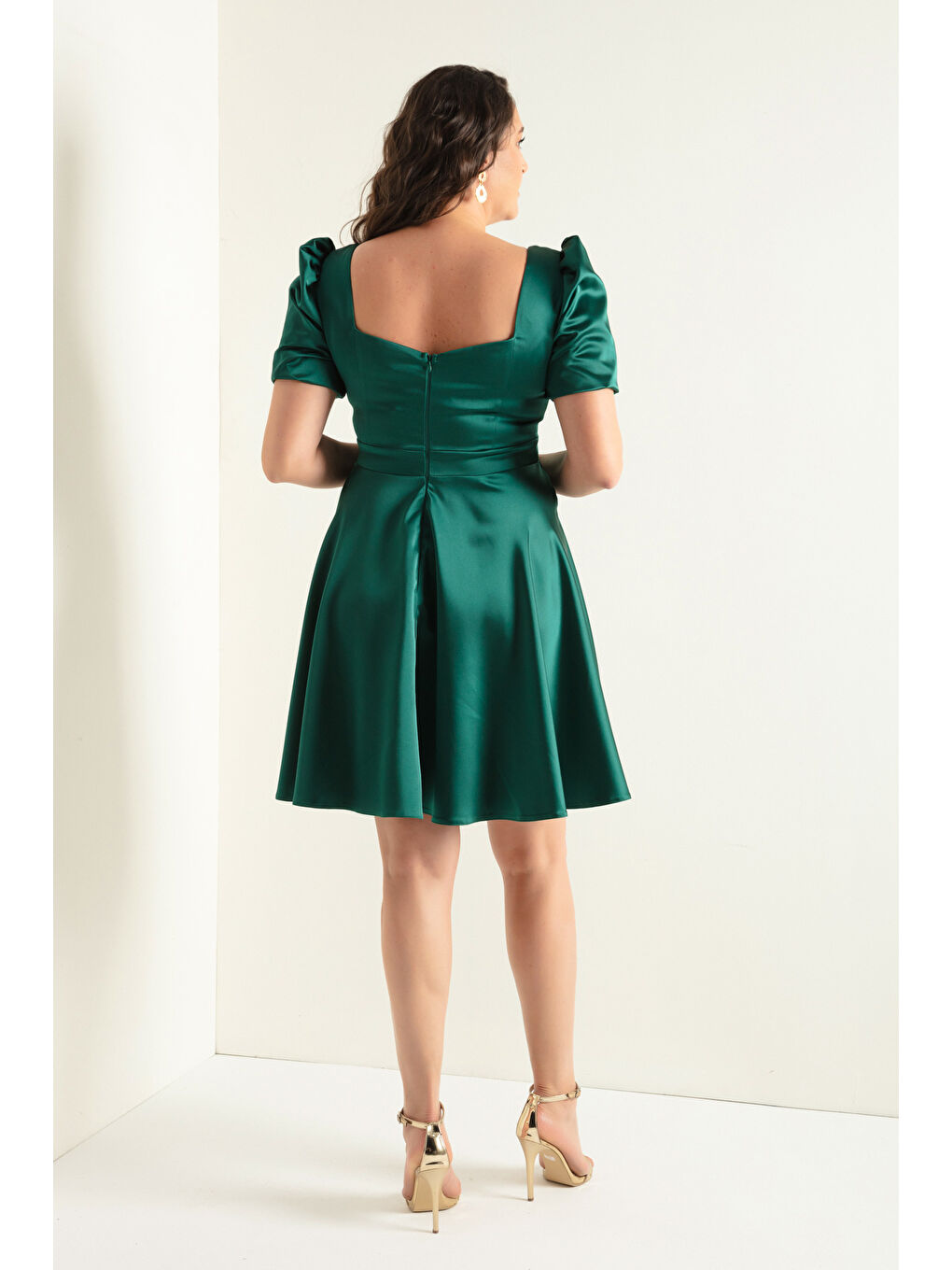 Kadın Zümrüt Yeşili Balon Kol Kloş Kesim Mini Büyük Beden Saten Abiye Elbise-4