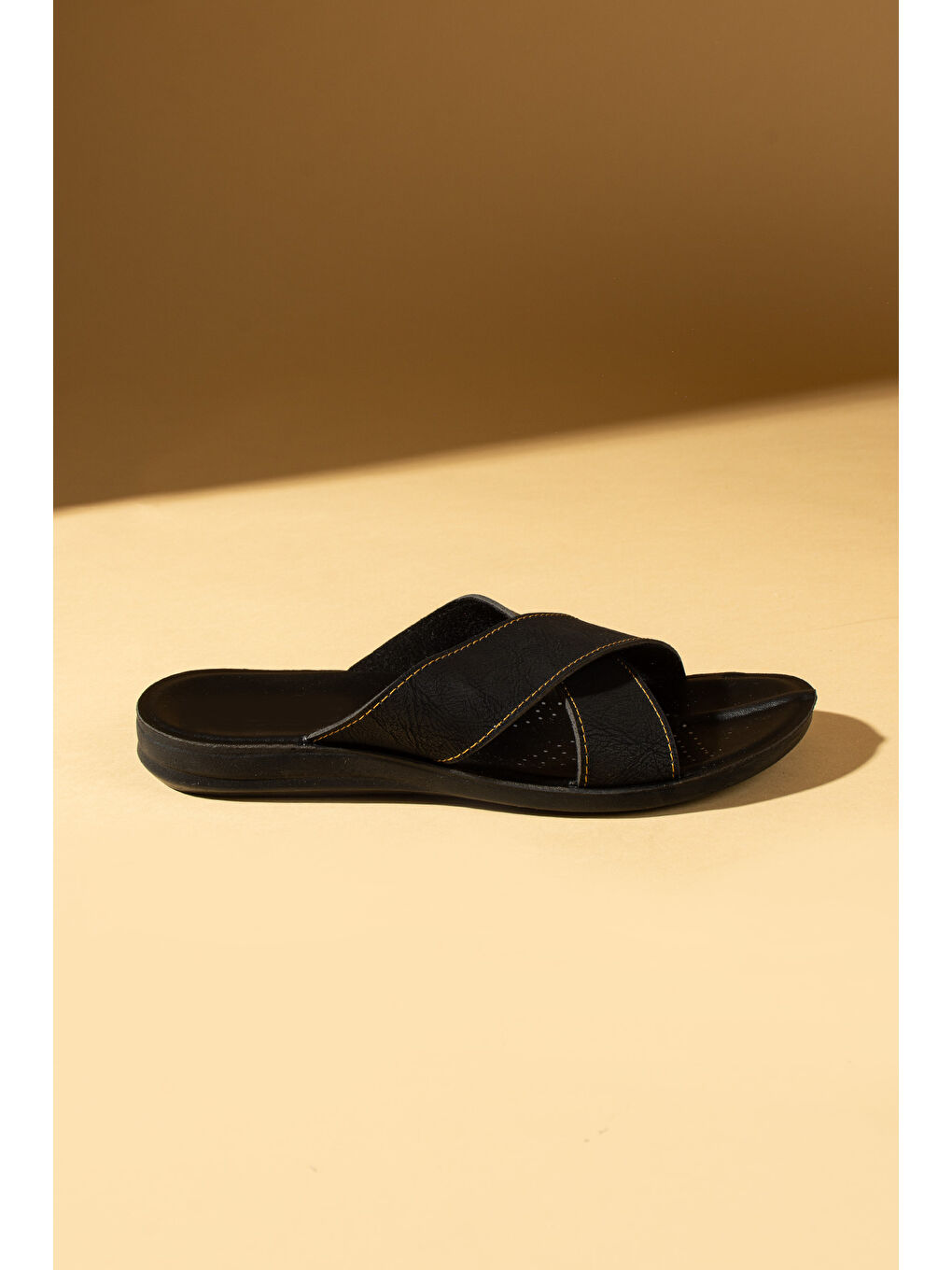 Siyah Dikiş Detaylı Çapraz Bantlı Comfort Taban Erkek Terlik EY24-120-2