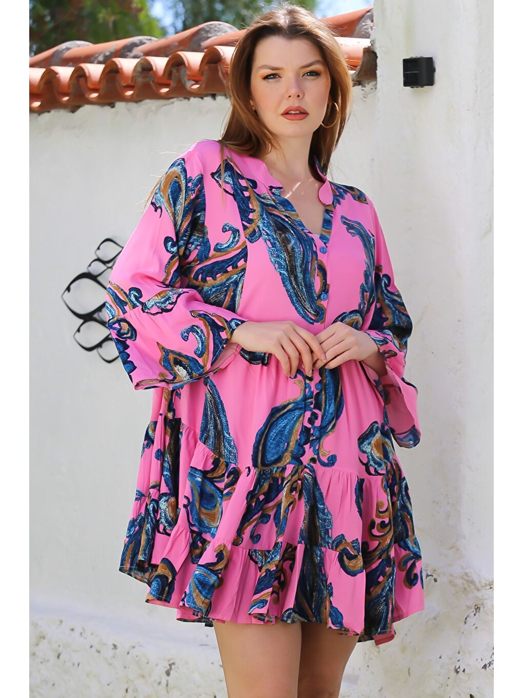 Pembe V Yaka Fırfırlı Kol Şal Desenli Düğmeli Eteği Fırfırlı Casual Viskon Dokuma Elbise 95 60-2