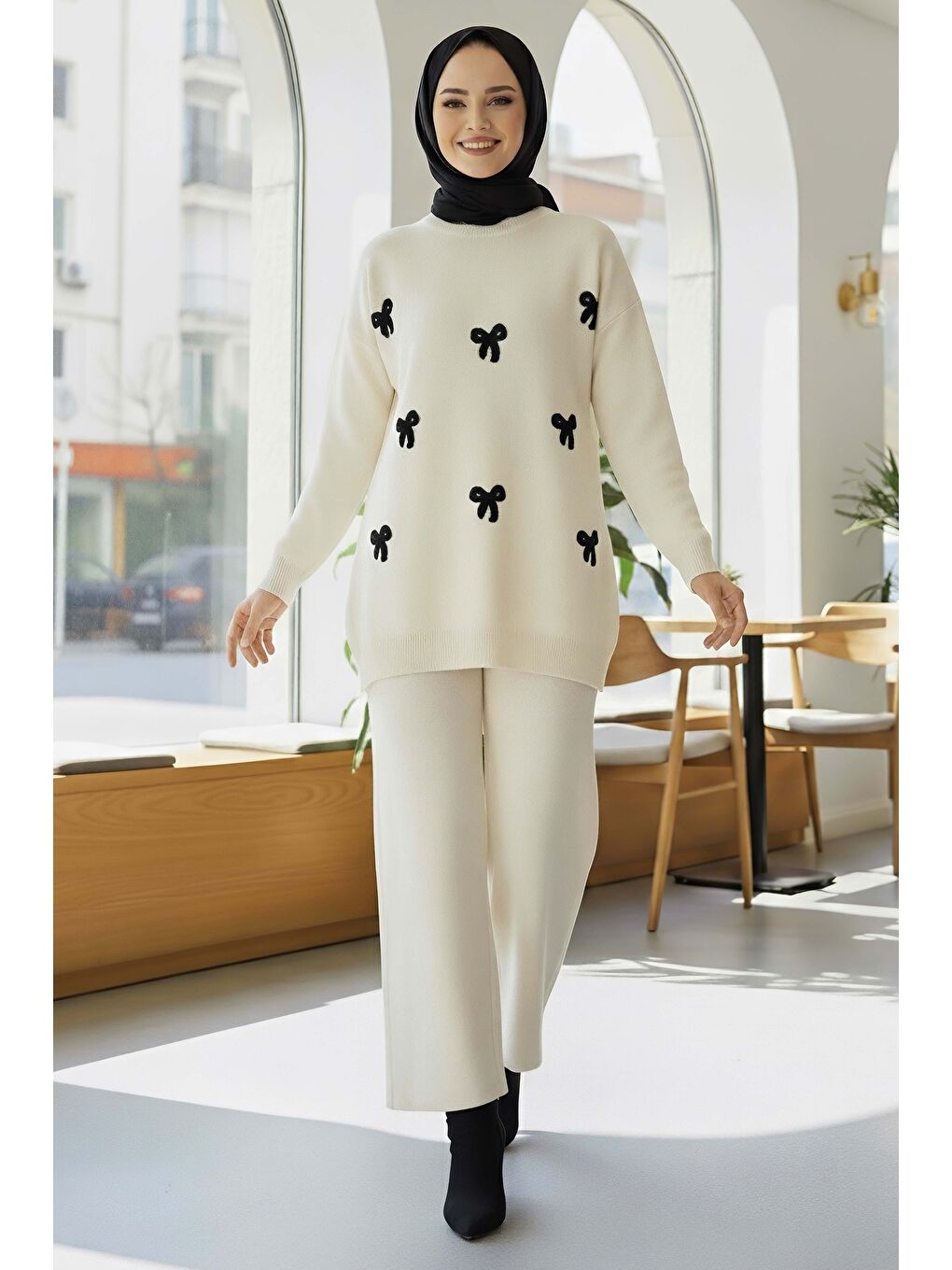 Fiyonklu Nakışlı İkili Triko Takım Ekru - 28032-EKRU-1
