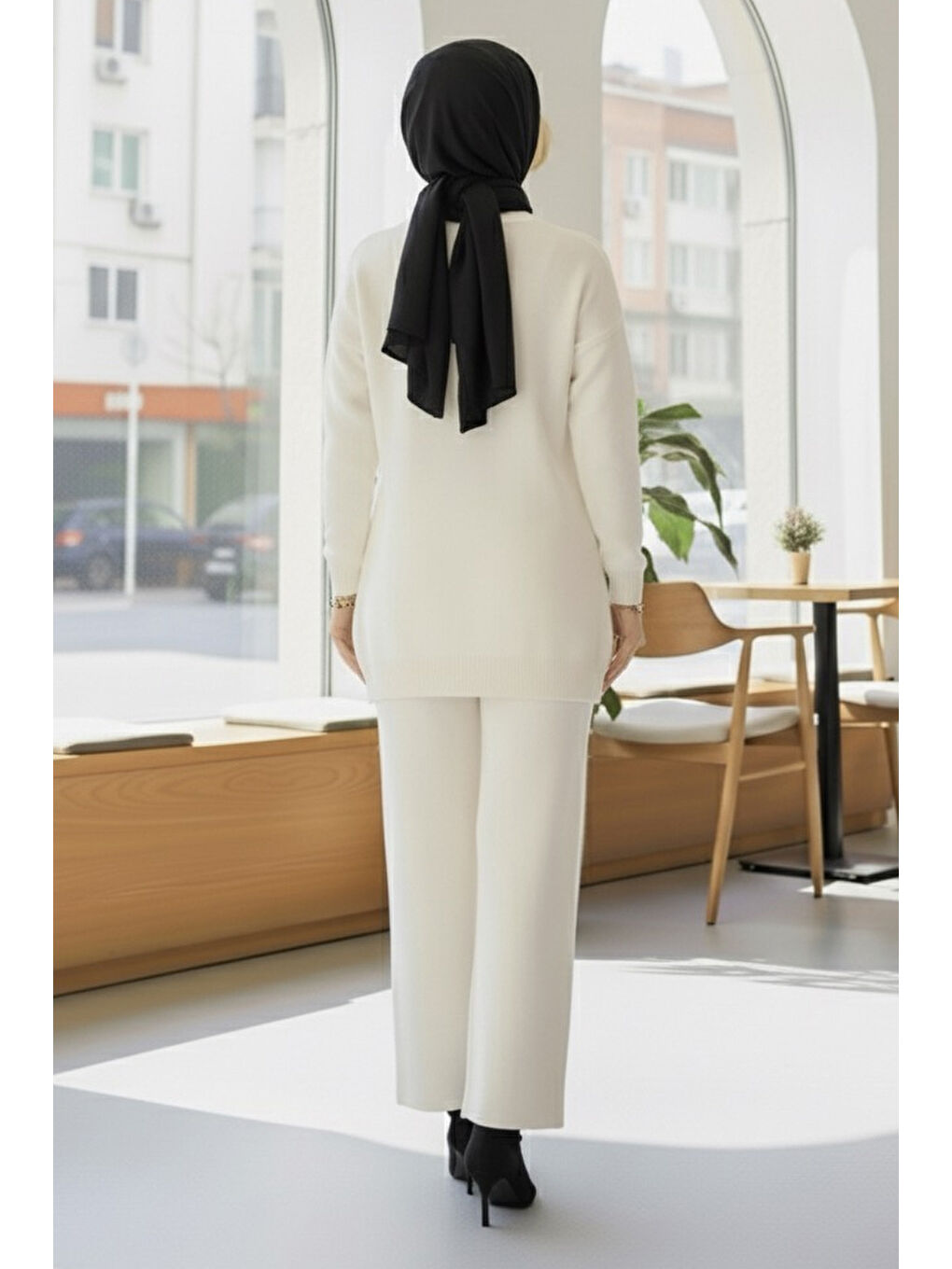 Fiyonklu Nakışlı İkili Triko Takım Ekru - 28032-EKRU-2