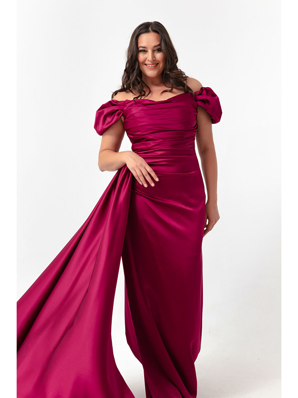 Kadın Mürdüm Kayık Yaka Kuyruklu Uzun Saten Abiye & Mezuniyet Elbisesi-1