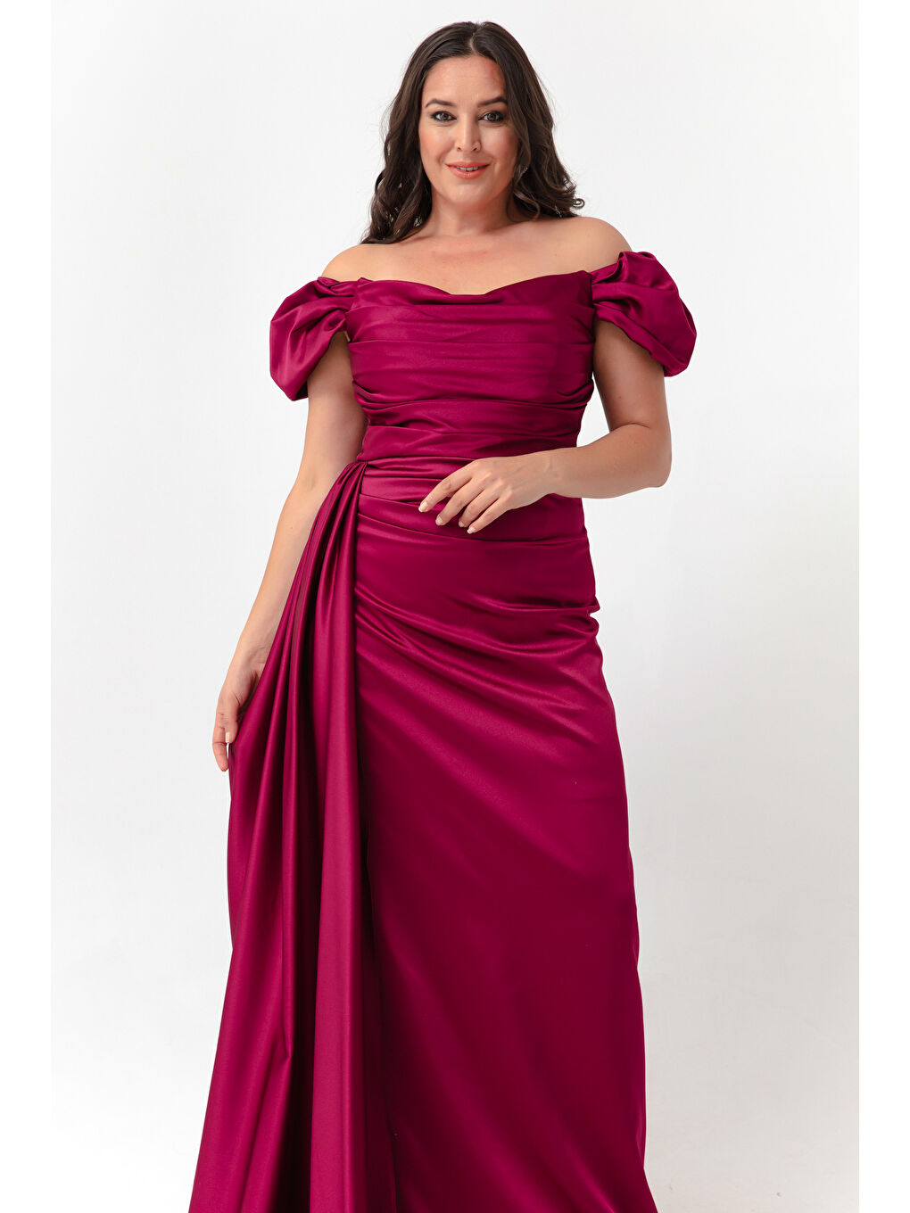 Kadın Mürdüm Kayık Yaka Kuyruklu Uzun Saten Abiye & Mezuniyet Elbisesi-2