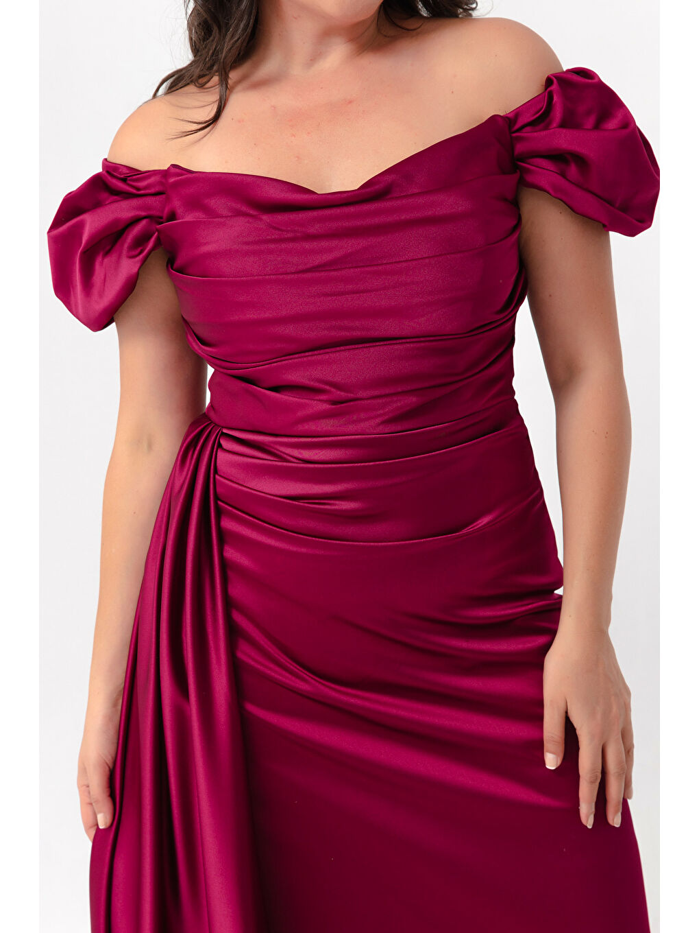 Kadın Mürdüm Kayık Yaka Kuyruklu Uzun Saten Abiye & Mezuniyet Elbisesi-3