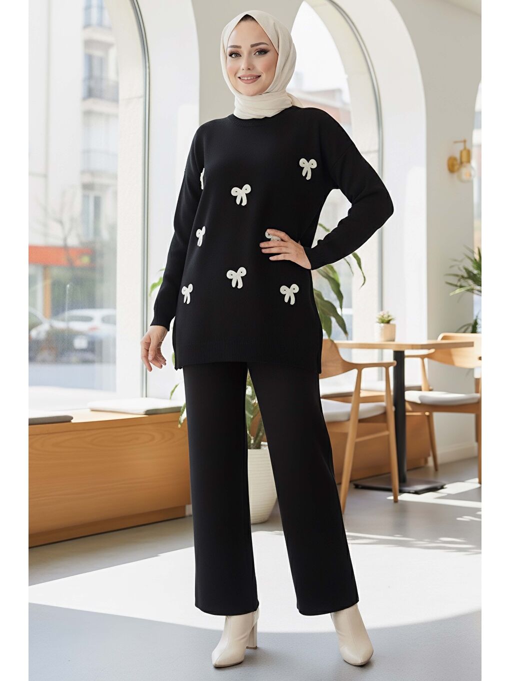 Fiyonklu Nakışlı İkili Triko Takım Siyah - 28032-SIYAH