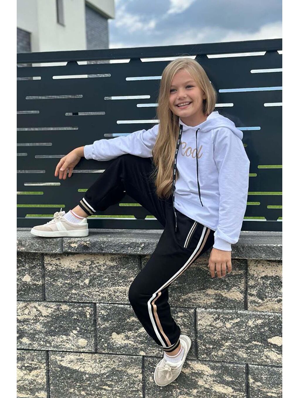 Sarı Kız Çocuk V Cool Yazı Baskılı Sweatshirt Zebra ve Gold Şerit Detaylı Deri Eşofman Takım-3