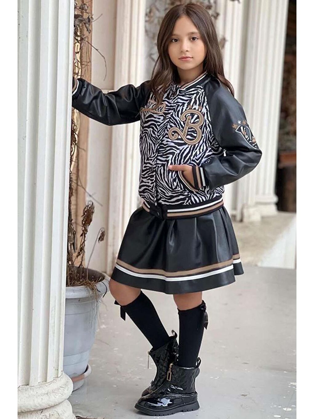 Sarı Kız Çocuk V Cool Yazı Baskılı Sweatshirt Zebra ve Gold Şerit Detaylı Deri Ceketli Etekli Takım