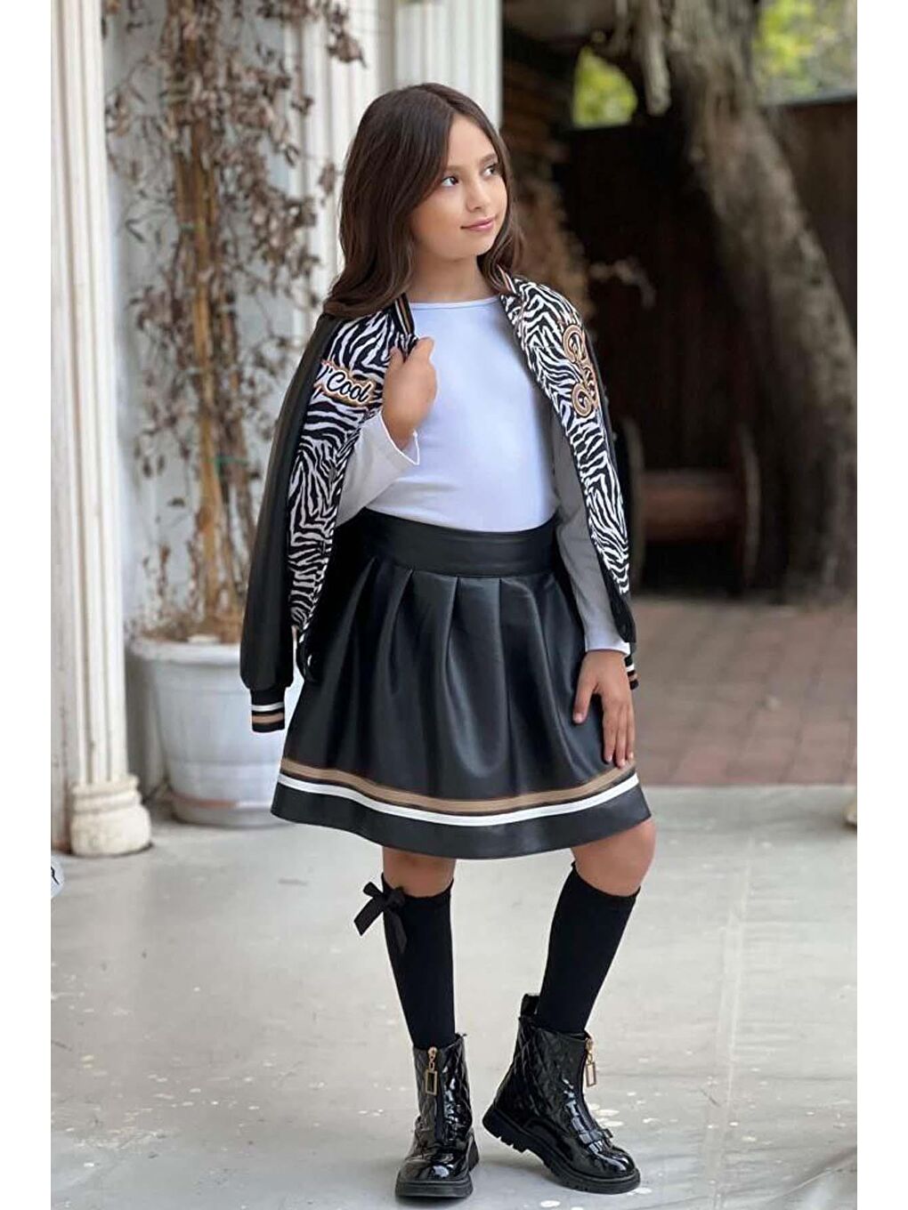 Sarı Kız Çocuk V Cool Yazı Baskılı Sweatshirt Zebra ve Gold Şerit Detaylı Deri Ceketli Etekli Takım-1