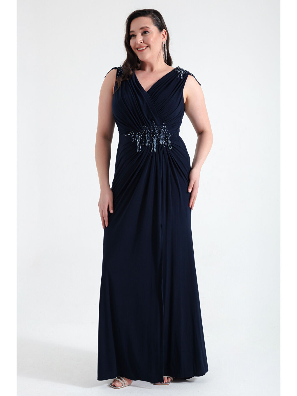 Kadın Lacivert V Yaka Omuzları Taş Detaylı Büyük Beden Uzun Abiye Elbise-1