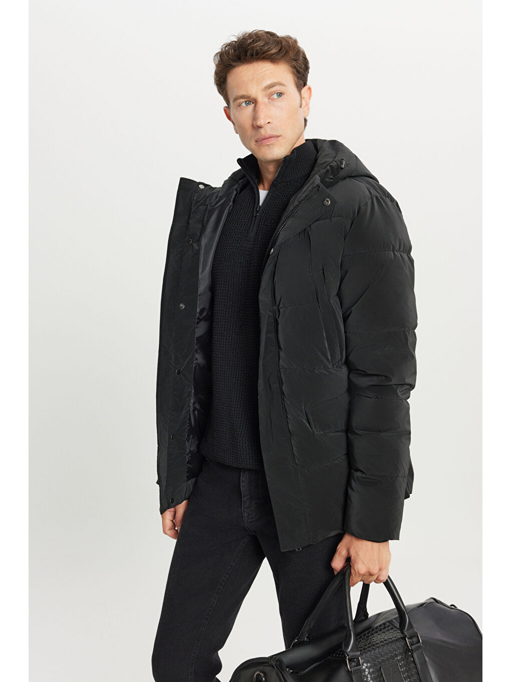 Erkek Siyah Standart Fit Normal Kesim Dik Yaka Kapüşonlu Kapak Cepil Şişme Mont-2