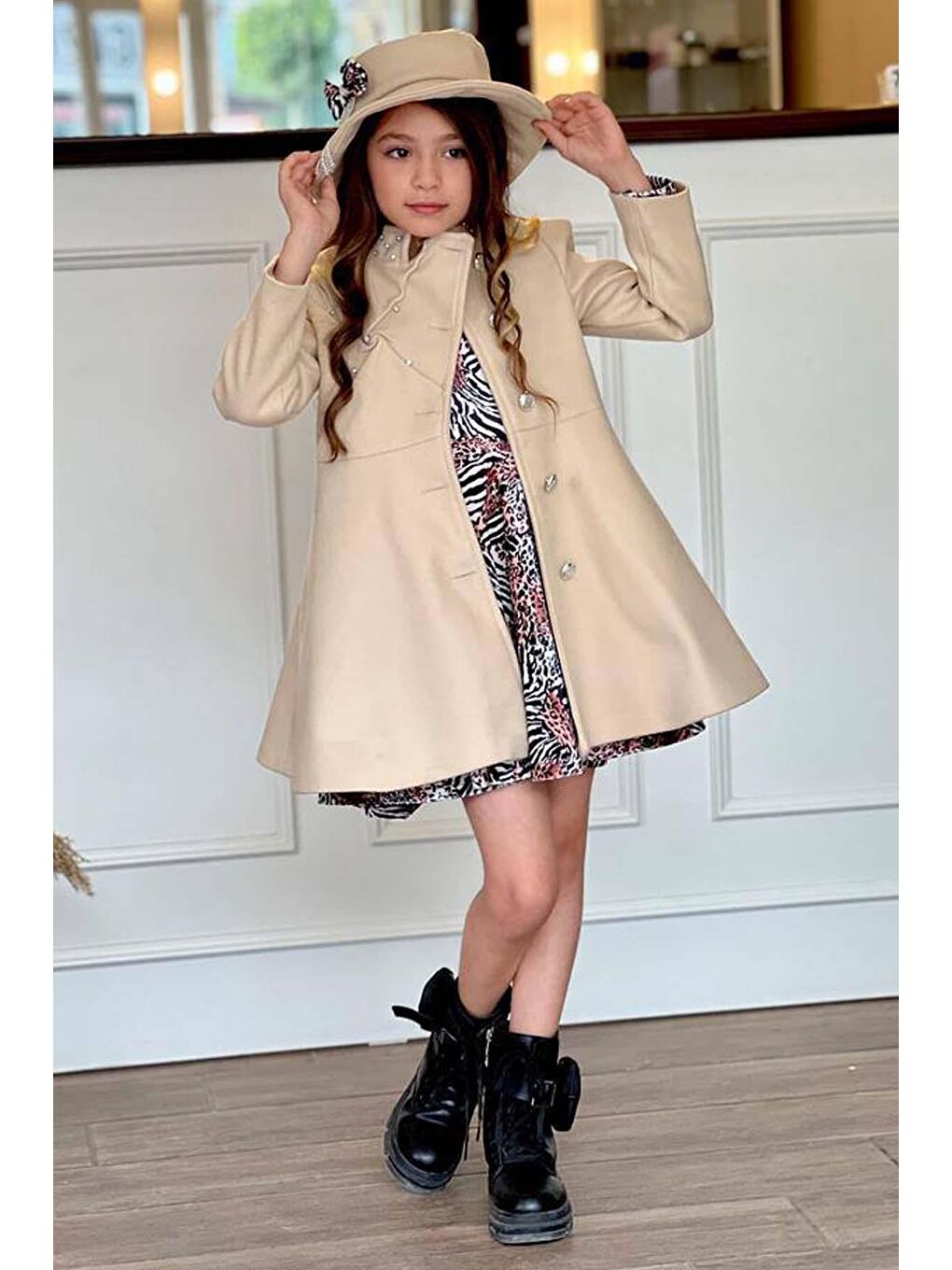 Ekru Kız Çocuk Leopar Desen Elbise Taş İşleme Yaka Boydan Düğme ve Kemer Detaylı Krem Kaşe Kaban