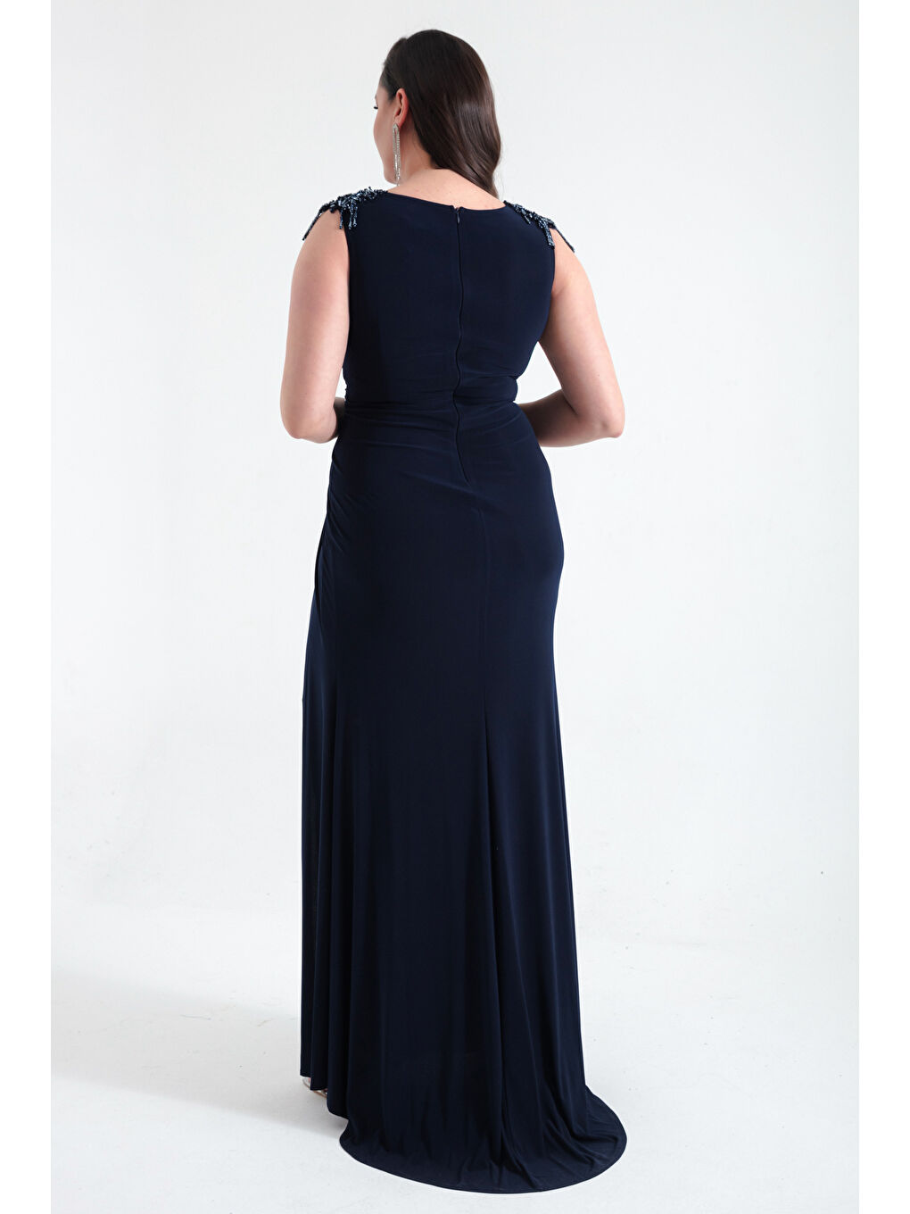 Kadın Lacivert V Yaka Omuzları Taş Detaylı Büyük Beden Uzun Abiye Elbise-4