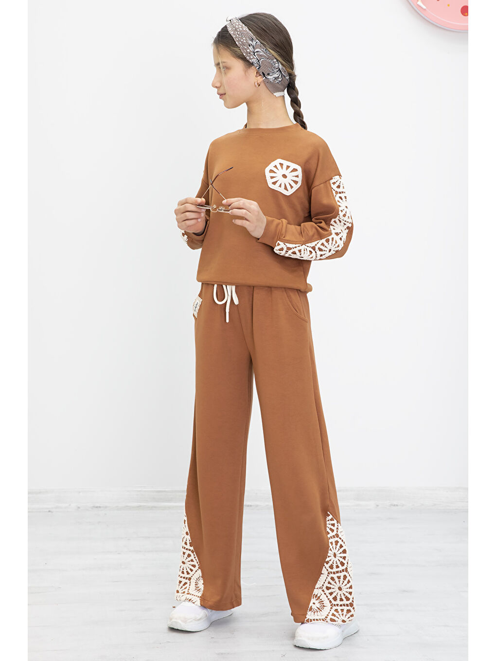 Kahverengi Taba Dantel İşlemeli Geniş Paça Pantolonlu Kız Çocuk Takım 19982-1