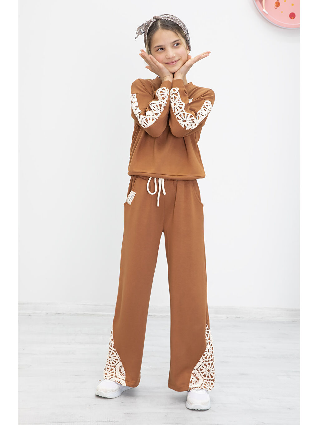 Kahverengi Taba Dantel İşlemeli Geniş Paça Pantolonlu Kız Çocuk Takım 19982-2