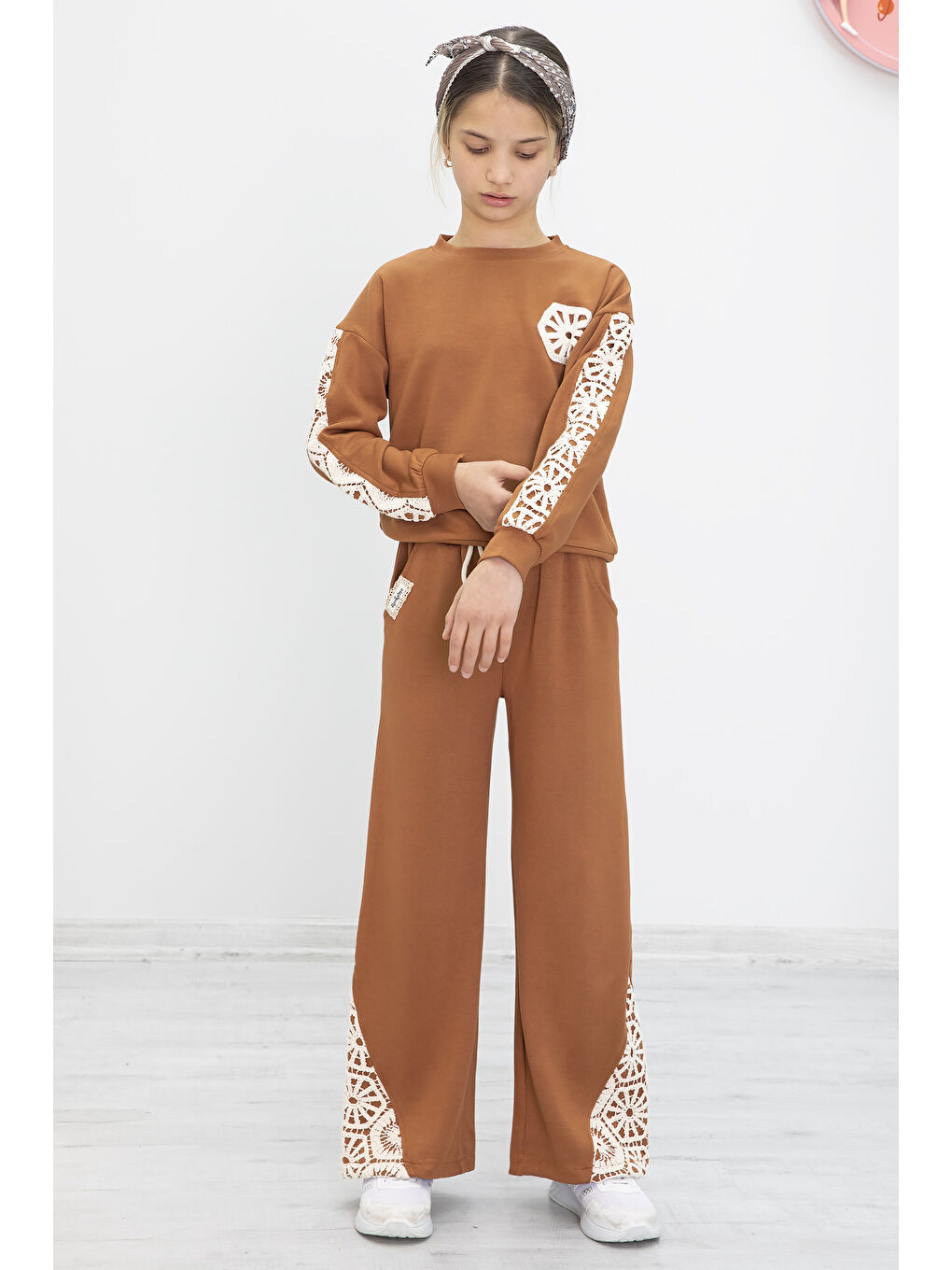 Kahverengi Taba Dantel İşlemeli Geniş Paça Pantolonlu Kız Çocuk Takım 19982-3
